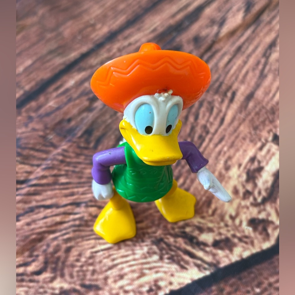 Walt Disney Donald Duck Epcot Center 3.5" PVC Figure Vintage 90’s Sombrero